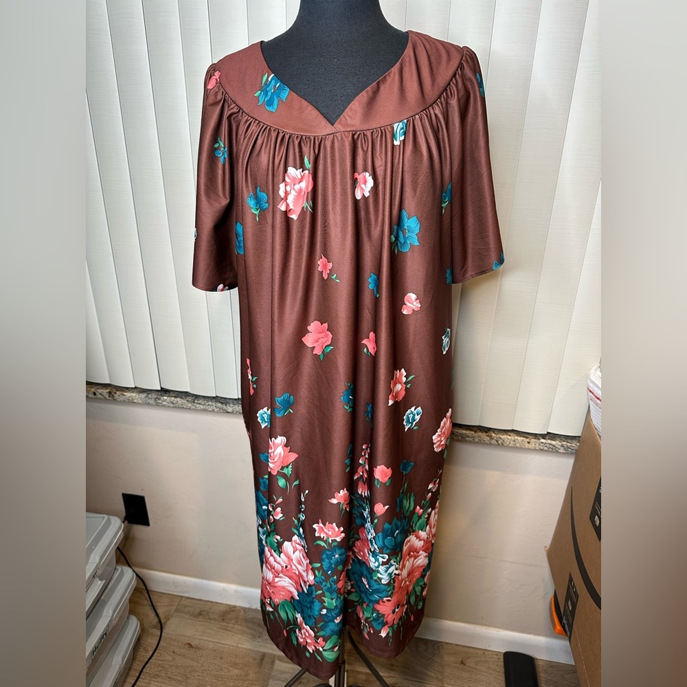 Vintage Anthony Richards Brown Mumu/ House Dress with Floral Design Size 1X